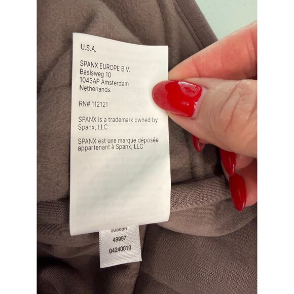 SPANX AirEssentials Puffsentials Vest Smoke Shawl Collar Pockets Size Large NWT - Picture 9 of 10